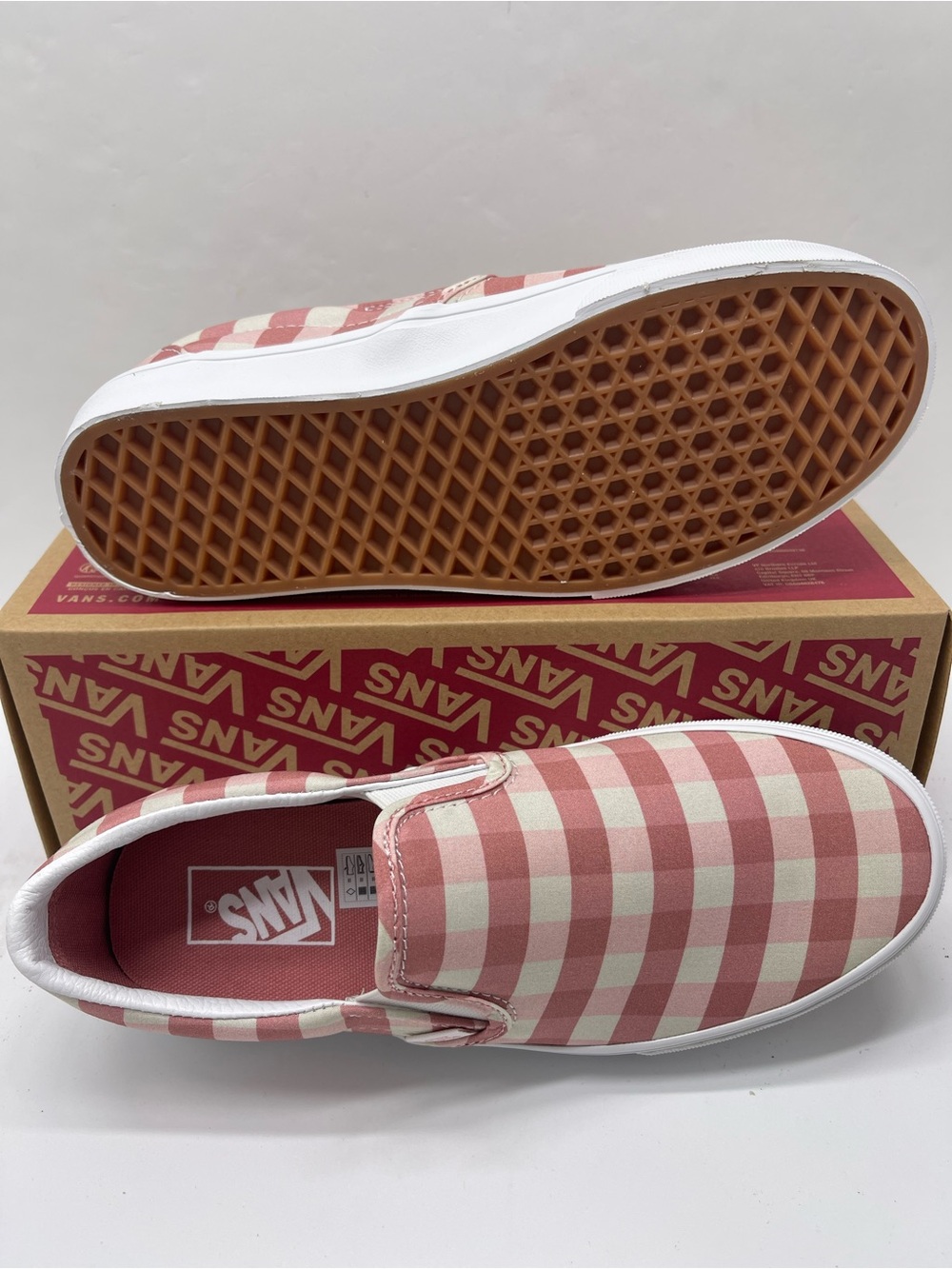 Vans WMNS Classic Slip-On (Gingham) Rosette/True White
VN000XG8B06 Sneakers - Picture 3 of 16